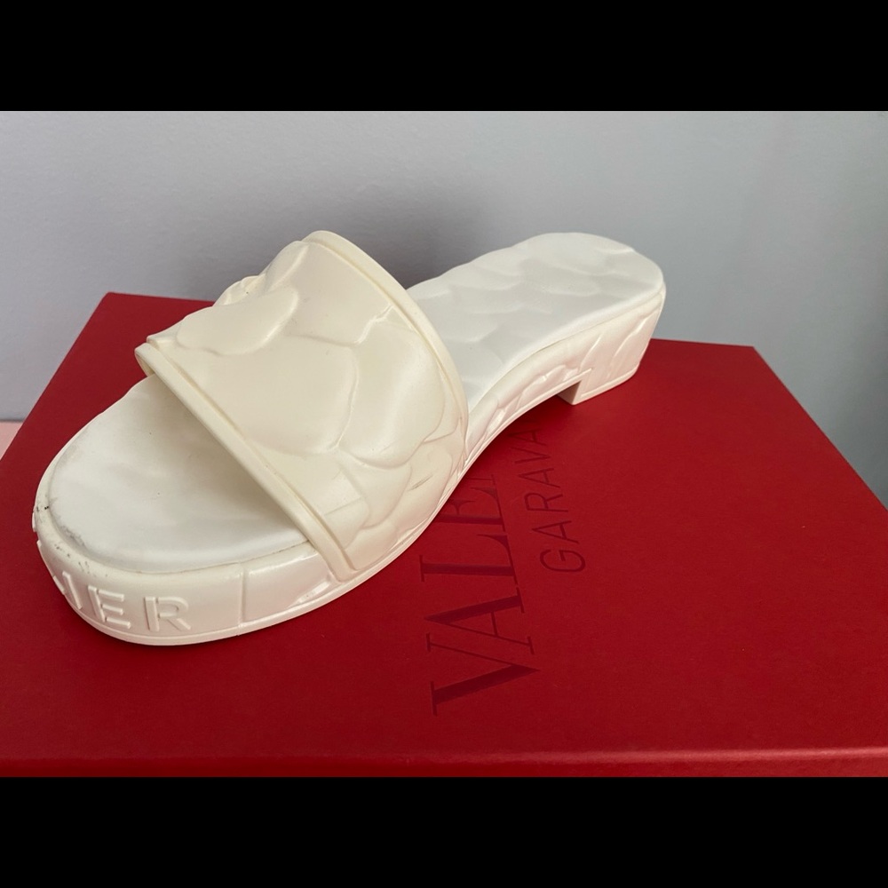 Sandals - Picture 2 of 4